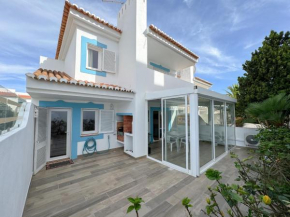 Casa com 2 suítes e terraço a passos do Mar #1958